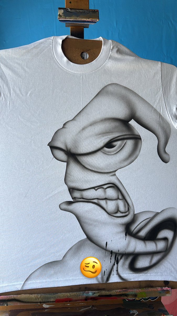 BlueTheGreat's tweet photo. Airbrushing is hard. https://t.co/PEmffVdUeV