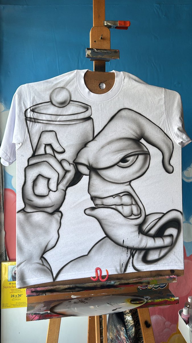 BlueTheGreat's tweet photo. Airbrushing is hard. https://t.co/PEmffVdUeV
