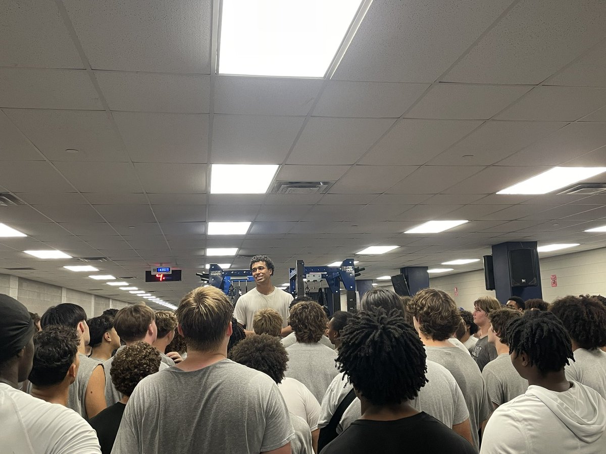 alleneaglesfb's tweet photo. 🦅ALUMNI SPOTLIGHT🦅

Allen great Mr. Do it all @Qhammonds13 in the 🏡

A testimony like no other! Once an Eagle always an Eagle! 🅰️🆙🦅

#BTB | #RecruitTheA | @usnikefootball https://t.co/kdlT4IyzIr