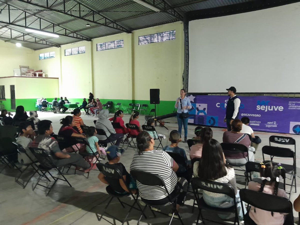 SedeaQro's tweet photo. ¡Llevamos el cine a cada rincón de Querétaro! 🎬🍿 Hoy compartimos una gran tarde con las familias de La Lira, Pedro Escobedo, gracias a Cine Contigo. Bajo el liderazgo del Gobernador @makugo, seguimos #AquíContigo https://t.co/zb3uX3xXmj