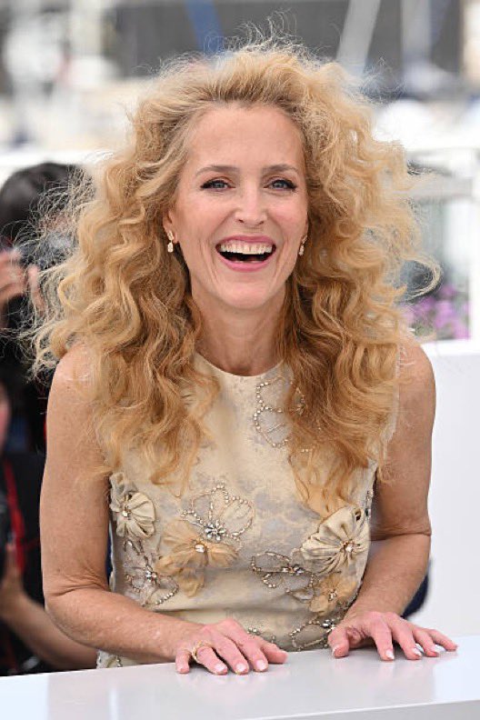 gibsonsgf's tweet photo. HER CURLS 🫠 https://t.co/py0Dsk1vaR