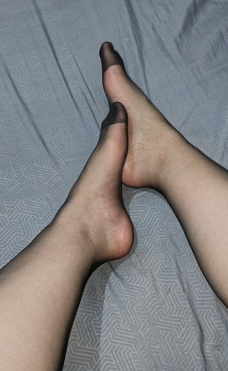 shadowfeet_'s tweet photo. Bet you’d love being under these legs 🖤
#FootFetish #FeetContent #Fishnets #Nylons #PrettyFeet #FootContent #Tease #LegFetish https://t.co/5Hw6dzeLml