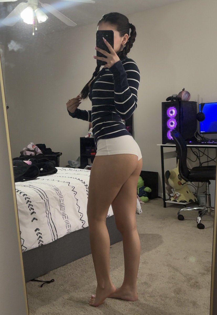 Styarzs's tweet photo. do men still like petite girls https://t.co/8HPEolsG8w