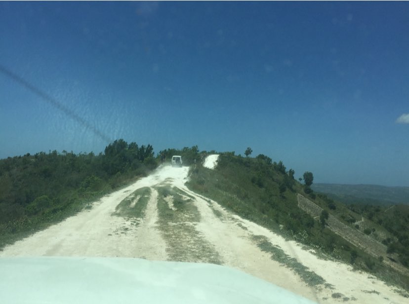_01Katarina's tweet photo. Men wout Bainet a. Le m di’w  se bagay tet chaje. Leur mwen finn rive se pran res wout la a pye pou monte yon ti mon. Mwen manke endispoze se ak gras bondye Mte getan we tou blan.

Neg yo monte jis anle ale amerde moun yo? Sa anraje net https://t.co/0pchXCuBL6