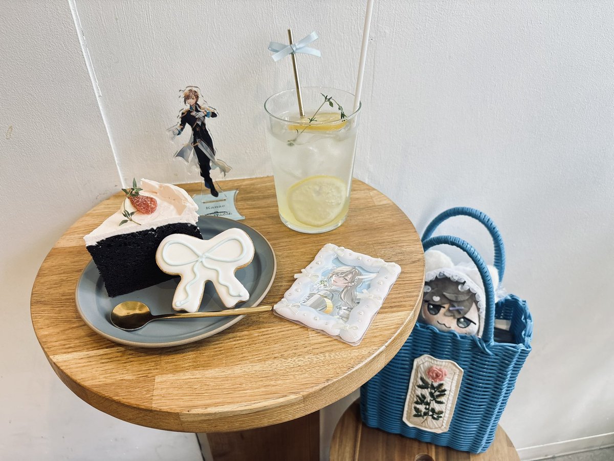 _m_e_l_t's tweet photo. シアーピンクとシアーブルーのかわいいうねうねケース　@unedeco さま　✧˖° 🕊 https://t.co/34vOw7s9ZV