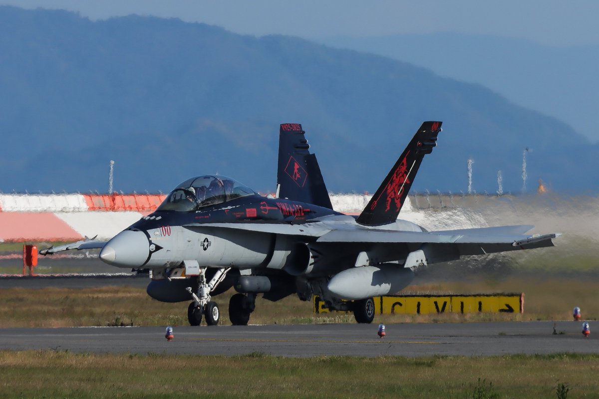 T_4_SE3P's tweet photo. 2026.05.13
RJOI/MCAS IWAKUNI

VMFA-232 ″Red Devils″

McDonnell Douglas F/A-18D
WT00(Bu No.164659)

RWY20⤴︎

16時すぎになりレガホに動き
ローカルであれば最高の光線下でのFLTとなるものの、🌰は無情にもIFR嘉手納
恐らく最後のデビルとの対面は悔いの残る結果に⋯
#岩国基地
#RJOI
#VMFA232 https://t.co/5FRE1F1QtV