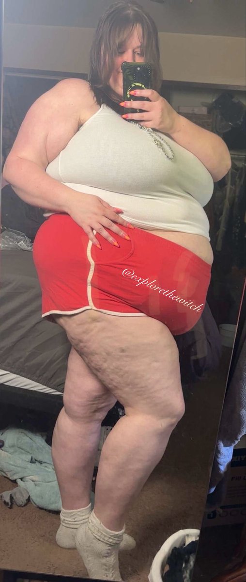 explorethewitch's tweet photo. Suck my cellulite 😋 https://t.co/9ghShChMVp