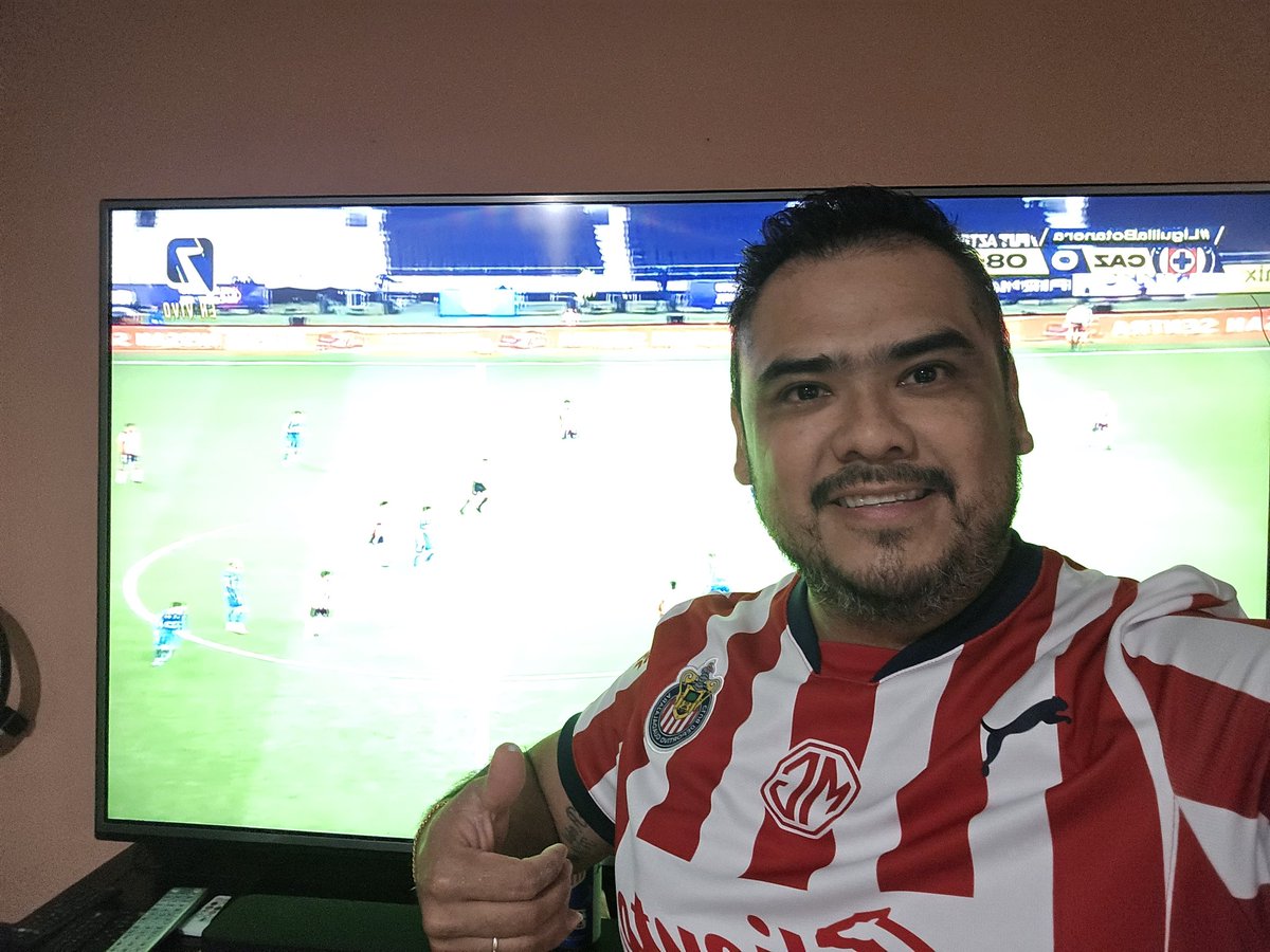 Cham18rm's tweet photo. @AztecaDeportes #LiguillaBotanera Vaaamoooosss @Chivas https://t.co/qqGUJRiMul