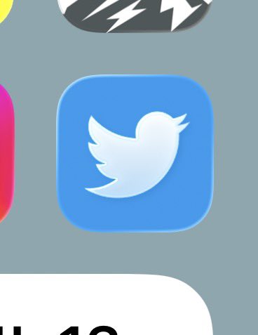 mirrorballz13's tweet photo. Twitter has taken away my ability to reply to tweets… do I update the app or stay strong https://t.co/iWa5NdGOOp