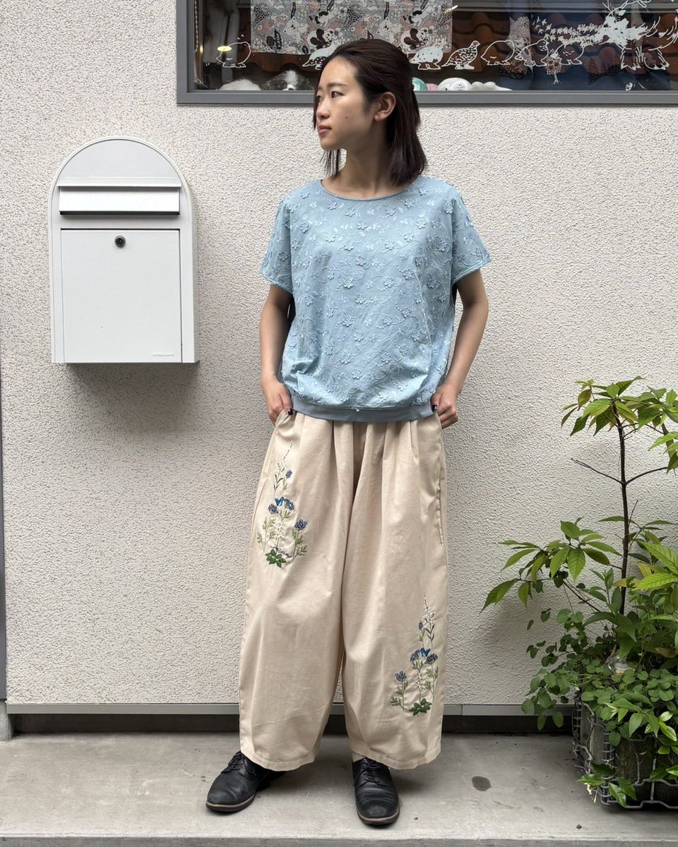 marbleSUD_naka's tweet photo. 🌼 3D Lace 🌼

立体感のある花柄レースは、
まるで花が咲き誇るかのよう🌸
華やかな総刺繍ながらも、

単色でコーディネートの幅も広く、
普段のスタイルにすっと馴染みます◎

特別な日にはもちろん、少し気分を上げたい日常にもぴったりです✨

#マーブルシュッド #中崎町 https://t.co/STEB7p7WyM