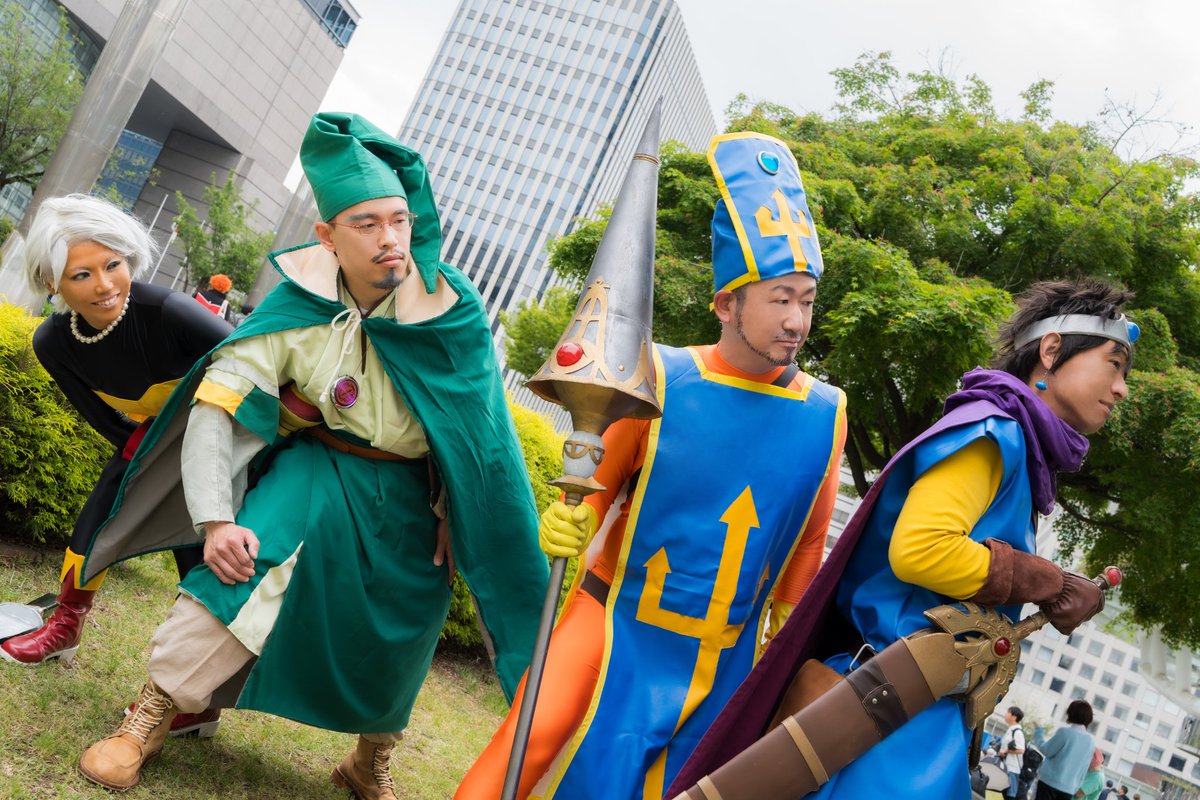 noaoa0324's tweet photo. ＃コスサミパーティー
＃SFC

DRAGON　QUEST　III

ドラクエ恒例のやっぱり縦整列歩き。
勇者一行、村ではみんなの邪魔にならないように気を使ってるのかもしれませんね

📷️　ヒロシさん
@hiroshi_360

勇者@boukenherokanai
魔法使い@DoLPerfection_X 
盗賊@noaoa0324 
僧侶　アカウントなし https://t.co/X4F3gAkXkQ