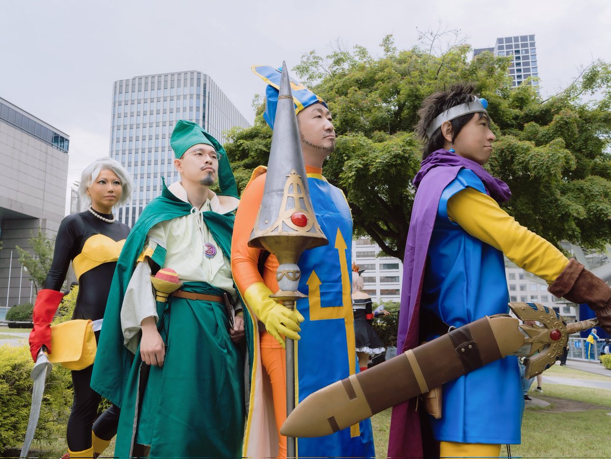 noaoa0324's tweet photo. ＃コスサミパーティー
＃SFC

DRAGON　QUEST　III

ドラクエ恒例のやっぱり縦整列歩き。
勇者一行、村ではみんなの邪魔にならないように気を使ってるのかもしれませんね

📷️　ヒロシさん
@hiroshi_360

勇者@boukenherokanai
魔法使い@DoLPerfection_X 
盗賊@noaoa0324 
僧侶　アカウントなし https://t.co/X4F3gAkXkQ