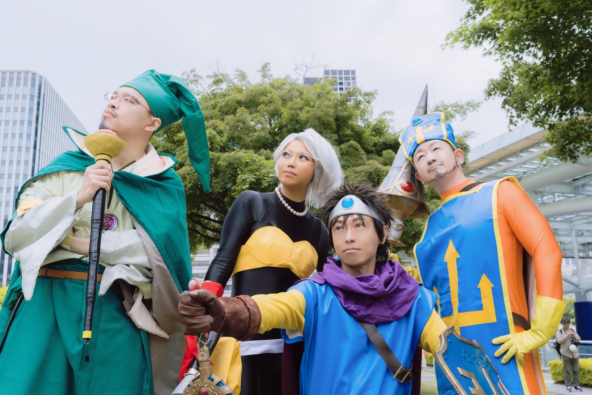 noaoa0324's tweet photo. ＃コスサミパーティー
＃SFC

DRAGON　QUEST　III

ドラクエ恒例のやっぱり縦整列歩き。
勇者一行、村ではみんなの邪魔にならないように気を使ってるのかもしれませんね

📷️　ヒロシさん
@hiroshi_360

勇者@boukenherokanai
魔法使い@DoLPerfection_X 
盗賊@noaoa0324 
僧侶　アカウントなし https://t.co/X4F3gAkXkQ