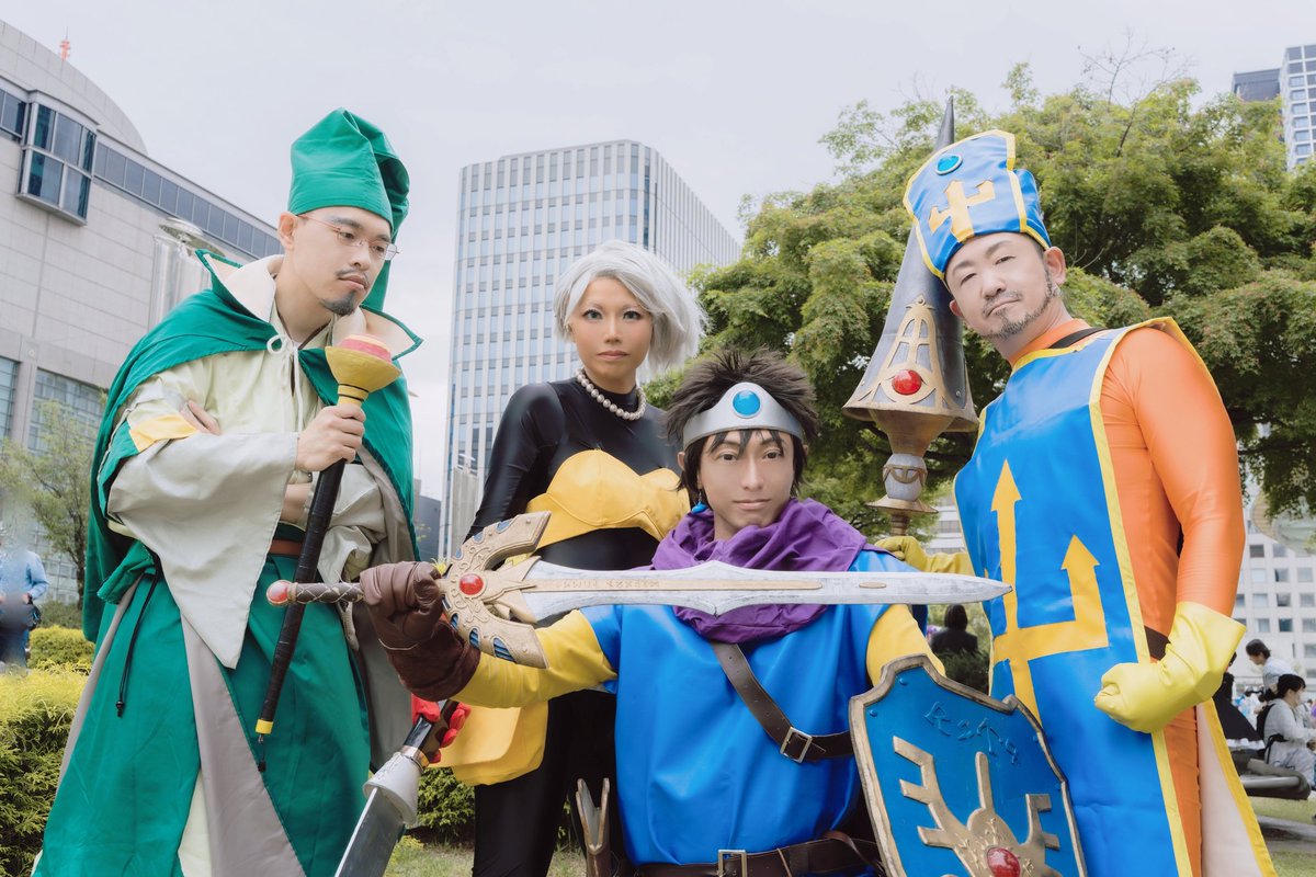 noaoa0324's tweet photo. ＃コスサミパーティー
＃SFC

DRAGON　QUEST　III

ドラクエ恒例のやっぱり縦整列歩き。
勇者一行、村ではみんなの邪魔にならないように気を使ってるのかもしれませんね

📷️　ヒロシさん
@hiroshi_360

勇者@boukenherokanai
魔法使い@DoLPerfection_X 
盗賊@noaoa0324 
僧侶　アカウントなし https://t.co/X4F3gAkXkQ