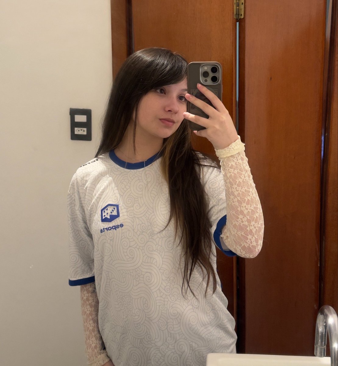 Júlia tweet media