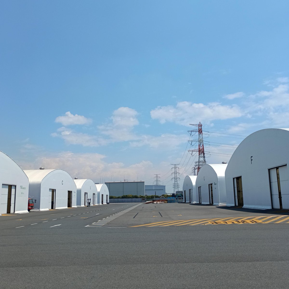 ReSACO_official's tweet photo. ReSACOんにちは!
昨日は各地でゲリラ豪雨やひょう…かなり荒れた天気だったみたいですね☔⚡
富津倉庫は平和な一日でしたが、これからは急な天気変化にも注意したいところ👀
そして気温も上昇中…！
早めの熱中症対策も大事ですね🥤
今日もご安全に✨
#企業公式が朝の挨拶を言い合う https://t.co/js16NaTWaS