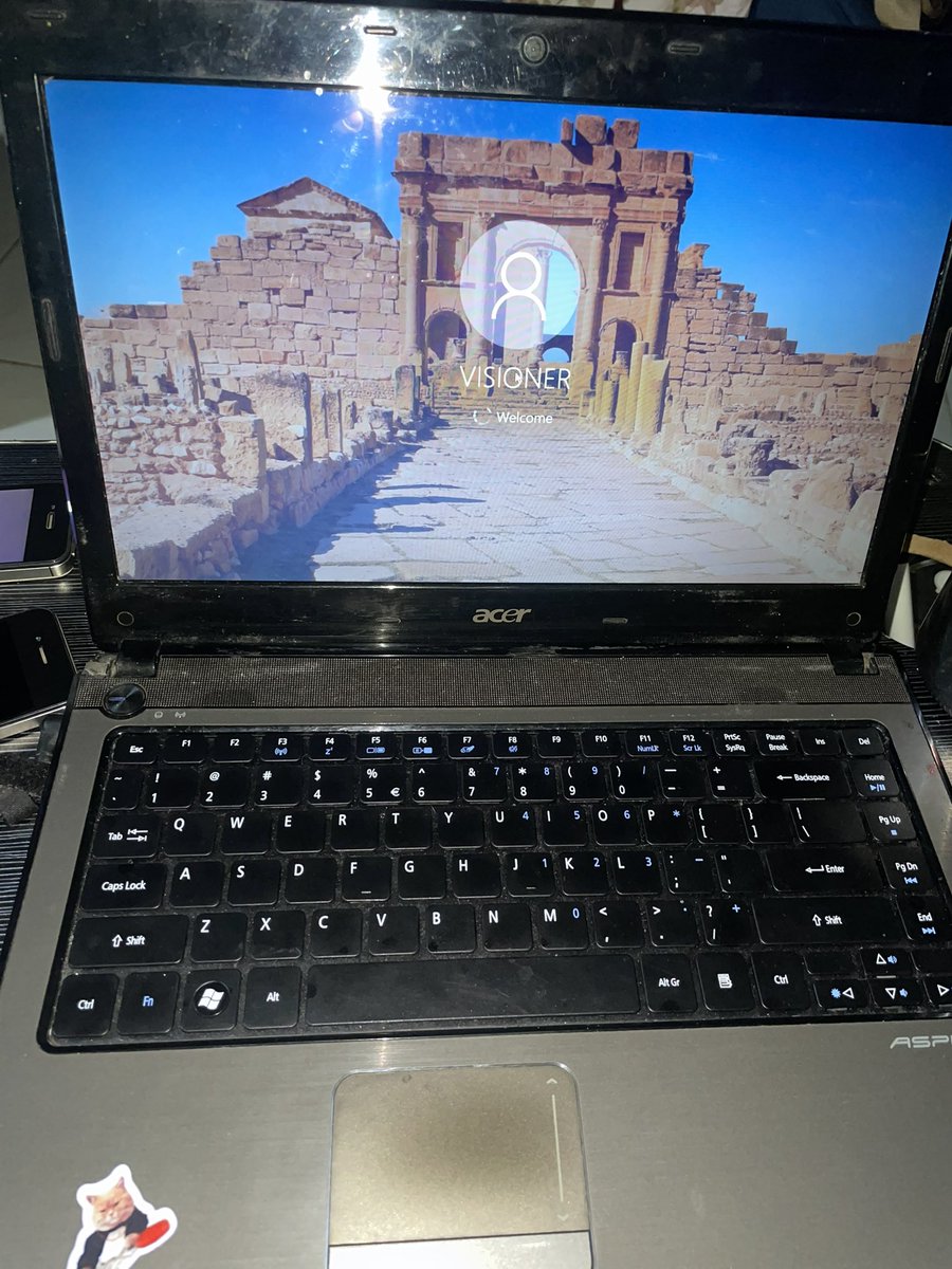 Girleffectt's tweet photo. Wts laptop acer Aspire 
Windows 10 RAM 4
Storage 256gb
Intel i5

Gais aku jual laptop ku beneran ga lemot masih bisa buat ketik ketik lain lain oke juga buat skripsian? Amannn bgtbgtbgt 

Aku sayang laptop ini tapi aku lagu bu banget 950k
(-) batreinya bocor
(-) ada boncel kecil https://t.co/5jVedWwKfD