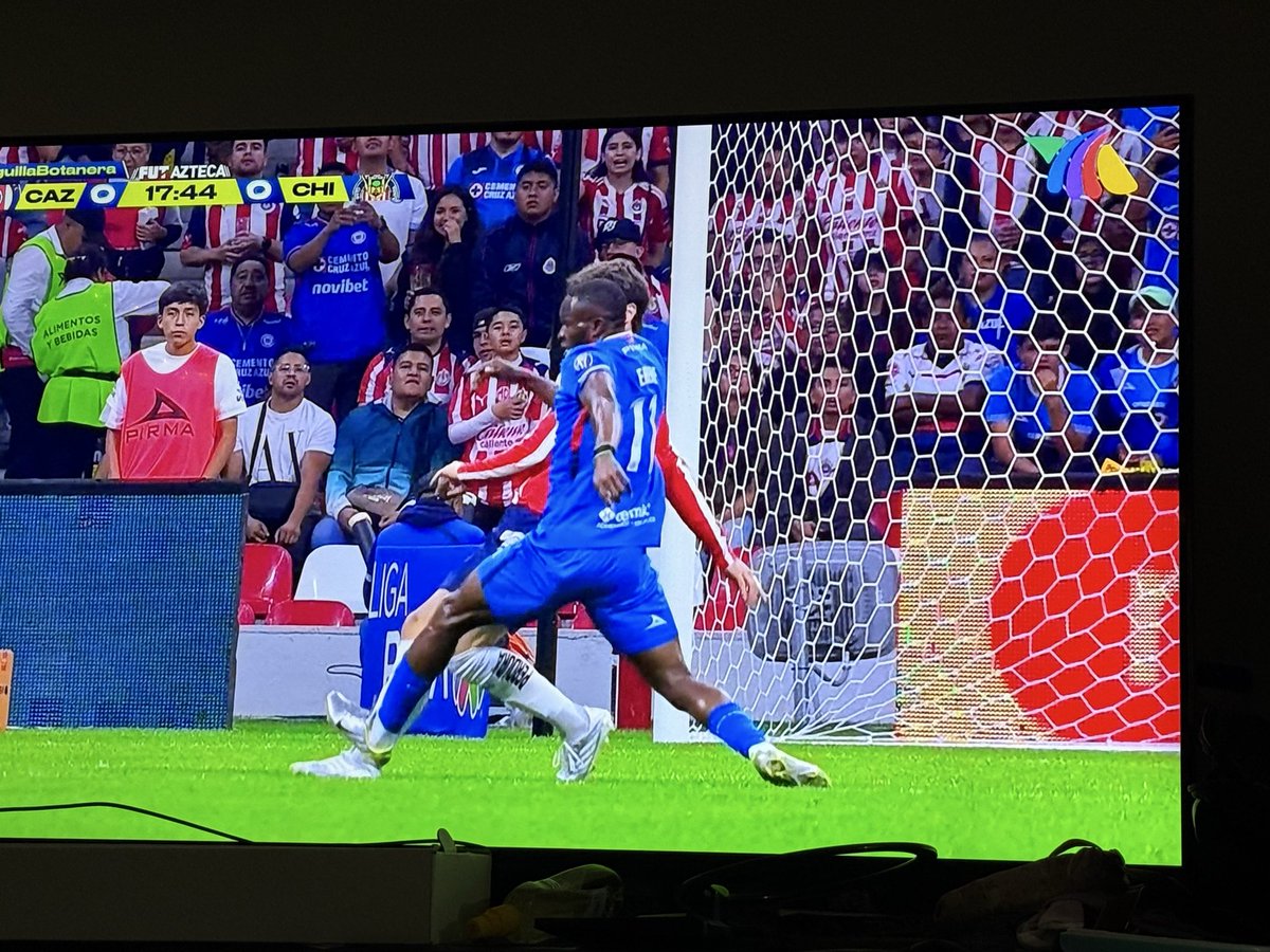 Gabriel_1000ito's tweet photo. 🚨 ROBO MONUMENTAL

Acuchillan nuevamente al rebaño. Cuántas rojas le han perdonado a los rivales de Chivas en los últimos partidos!

Esto es inadmisible

Pon orden ya @Amauryvz

Cárcel para Ebere @FiscaliaCDMX https://t.co/pa49IG0w8v