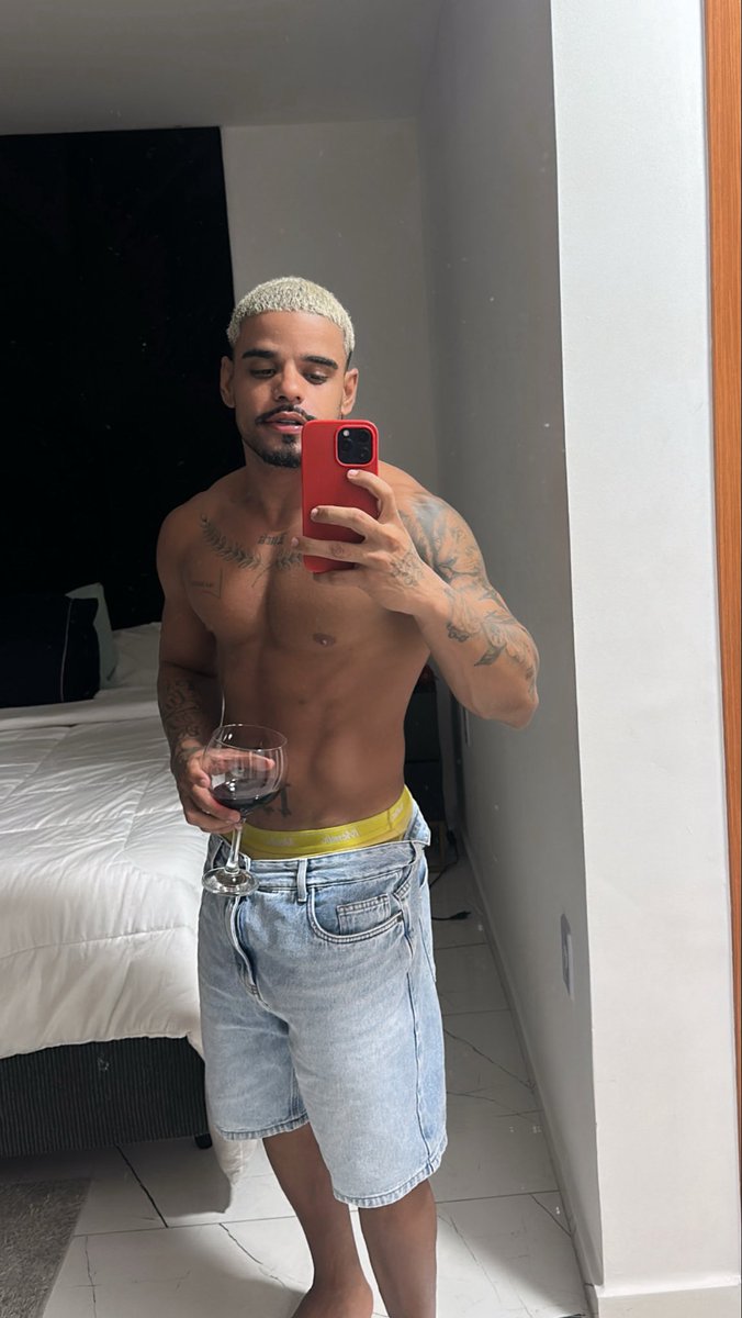 tthssilva's tweet photo. Aquela foto ao vivo 🤪 https://t.co/HVSbWzx8w4