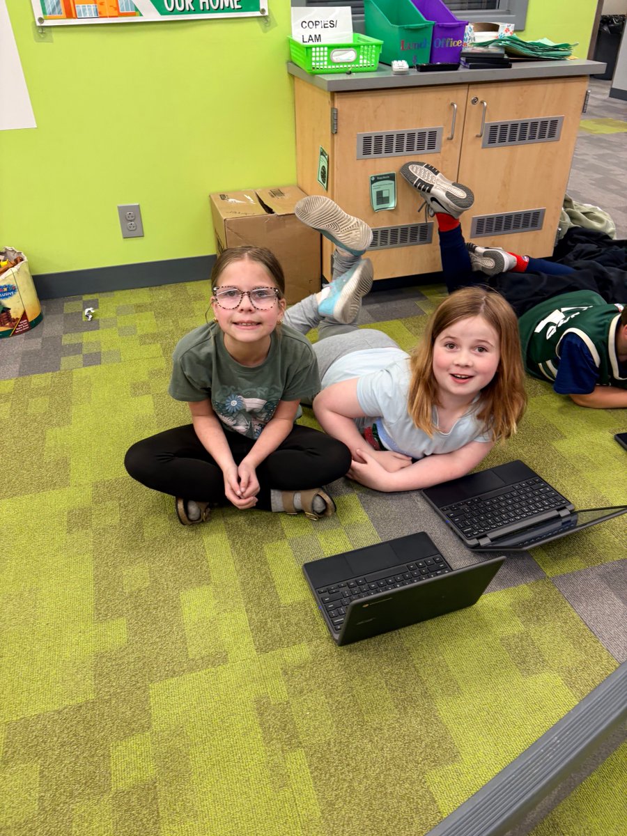 MrsHammond3rd's tweet photo. Partners practicing reading to each other for our upcoming “Poet Tea” #Powers3rd @tina_dever https://t.co/2BDIeQJTew