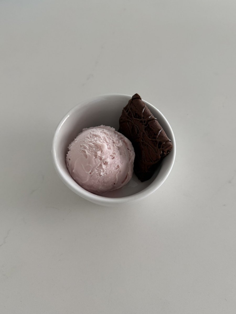 m 🐾🍦 tweet media