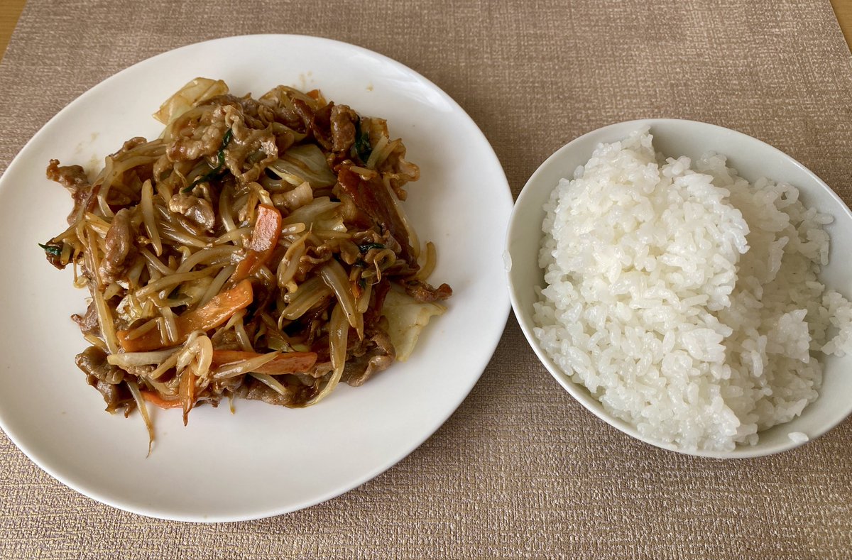 masade381's tweet photo. こんにちは😃今日の昼ご飯
・豚肉と野菜のスタミナ炒めです😋
安定した美味しさで🍚が進みました😆
#おうちごはん #昼ご飯 https://t.co/CS6gvRoGNR