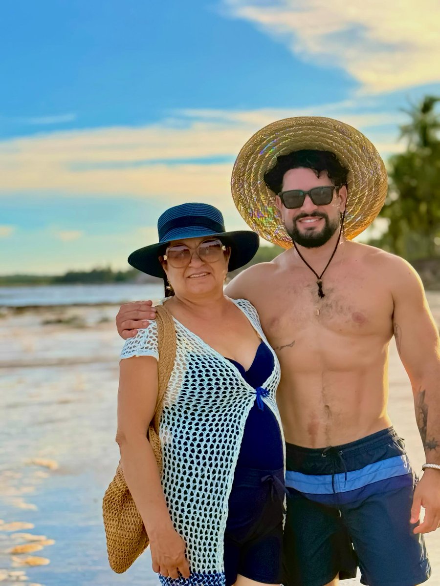 Grant_Lennox112's tweet photo. No matter how far life takes us, the love and support of family will always feel like home. ❤️🌊
Cherish every moment, because memories made with the people we love are the real treasures of life.
#FamilyFirst #BeachDays #BlessedLife #GratefulHeart #MakingMemories #Love https://t.co/ZFGkOXpLqC