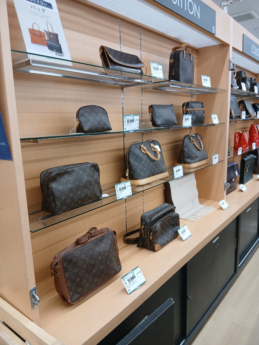 offtakasaki's tweet photo. 当店ではブランドバッグの買い取りを強化しております！
特にLOUIS VUITTONのバッグは大歓迎です！
その他ハイブランドも買い取り強化中ですので、見積もりだけでも1点からでもぜひお持ちください！
#ハードオフ #オフハウス #ブランドバッグ #ルイ・ヴィトン https://t.co/tRLClH3vVl