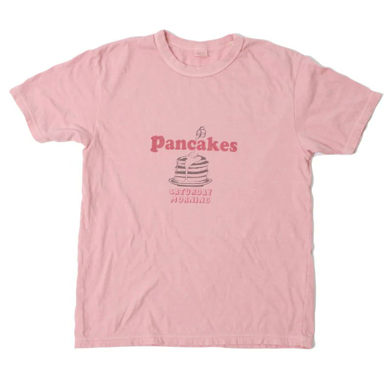 UES_CLOTHING's tweet photo. プリントT新たに2型入荷しました！前面胸にUESのロゴ、背面にジーンズ柄がプリントされたWASH &amp; WEAR　Tシャツと、美味しそうなパンケーキ柄の2種類です。
ベースもポップなカラーリングで春にぴったり。ぜひチェックしてみてください。https://t.co/SBIgO8Atbw https://t.co/qm6mLWrm0o