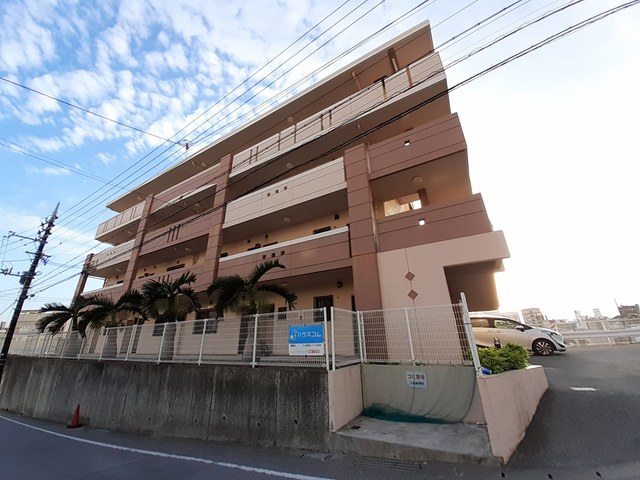 info_mineworks's tweet photo. 那覇市上之屋賃貸物件🏠
3LDK　79.03㎡
泊小学校近くのオール洋間の3LDK
リビング広々14.7帖
3階部分角部屋です♪
物件の詳細は→https://t.co/rfjsRO7vcq https://t.co/95I4FiCqRZ