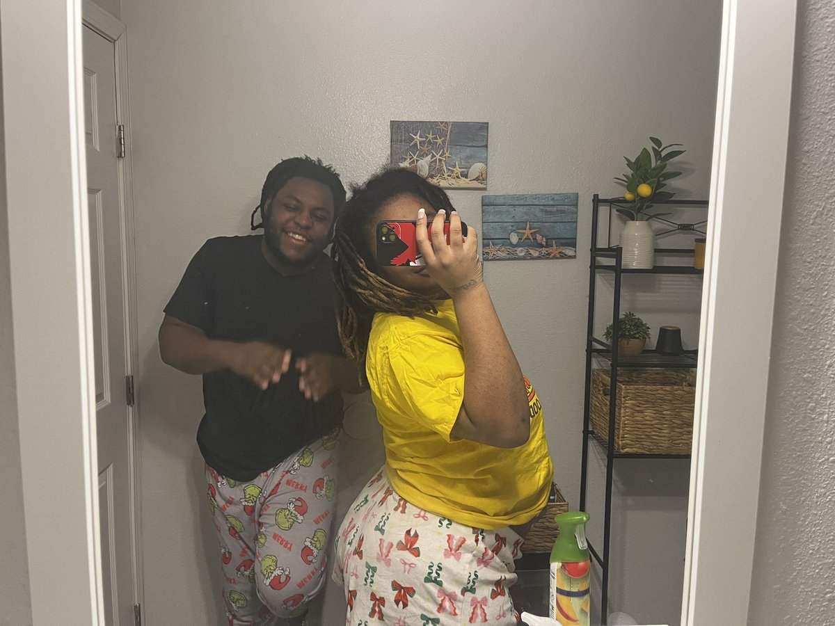 YOUNGAM904's tweet photo. We just be doing shit 🥺❤️ without her anit no me https://t.co/Lx3OVriT9j