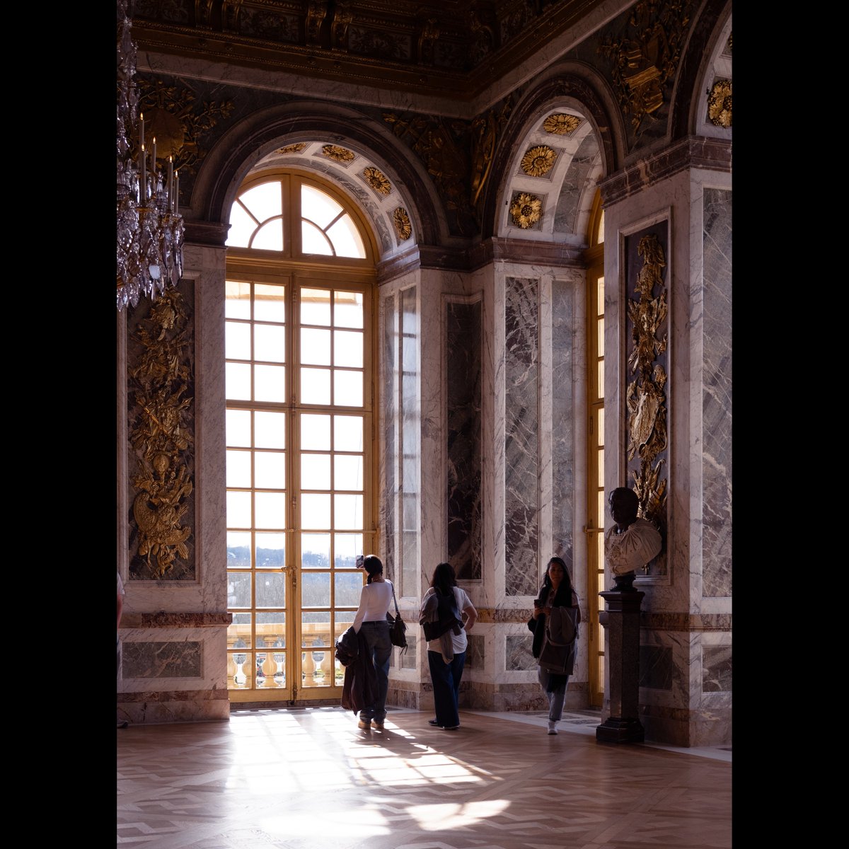 StockmoreImages's tweet photo. Palace of Versailles, draped in gold.

In places like Versailles, light does more than illuminate a room — it shapes the experience of history itself.

Authentic photography preserves these unrepeatable intersections between architecture, time, and observation — moments no artificial recreation fully understands.

At Stockmore, we believe the strongest imagery comes from reality experienced firsthand: historic, atmospheric, editorial, and unmistakably human.

There's more to life with Stockmore.
#Versailles #ArchitecturalPhotography #InteriorPhotography #EditorialPhotography #HistoricArchitecture #AuthenticPhotography #DocumentaryPhotography #TravelPhotography #NaturalLight #Stockmore #StockmoreImages