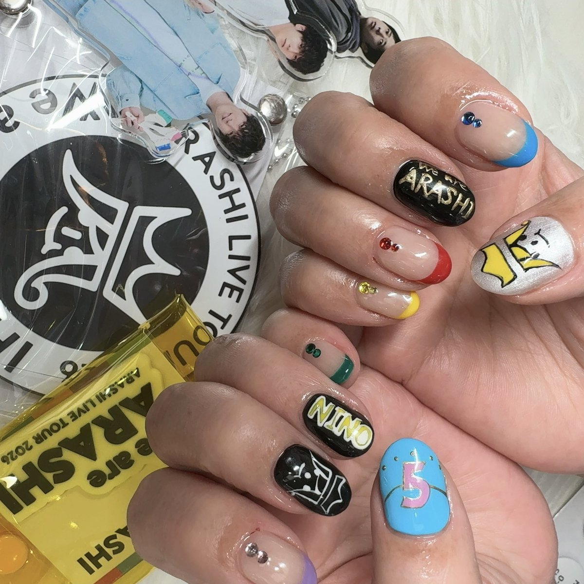 ネイルセット※無くなりしだい終了 1枚目から2枚目にネイル変更💅 さっ 飛びますわよ🍀*゜✈️ #嵐ネイル