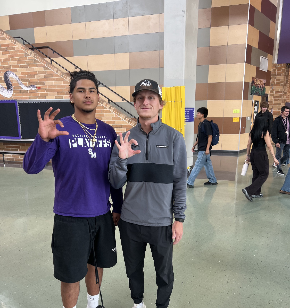 CameronBundage's tweet photo. Thank you @CoachEasterday and @ACUFootball for stopping by San Marcos High School and taking the time to come visit me. 

@RattlerUp @jwalshrattler @CoachJ_Allen @CoachJ_Gonzalez @coachcogdill @PrepRedzoneTX @SportPrepX @BallCoachHP @LoneStarPrepsTX https://t.co/o1QnBy3mej