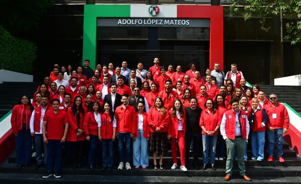 alitomorenoc's tweet photo. Mi reconocimiento y felicitación a todos los equipos de Comunicación, de Innovación Digital y del @MovPRImxOficial en todo el país. La #CumbrePolíticaDigitalPRI fue un espacio de encuentro y de trabajo conjunto, donde se compartieron ideas, experiencias y formas de fortalecer cómo el PRI se comunica y conecta con la ciudadanía.

Aquí hay estructura, hay estrategia y hay carácter para avanzar. Sigamos organizados, coordinados y metidos de lleno, porque este esfuerzo es clave para fortalecer al partido y dar la batalla que México necesita.