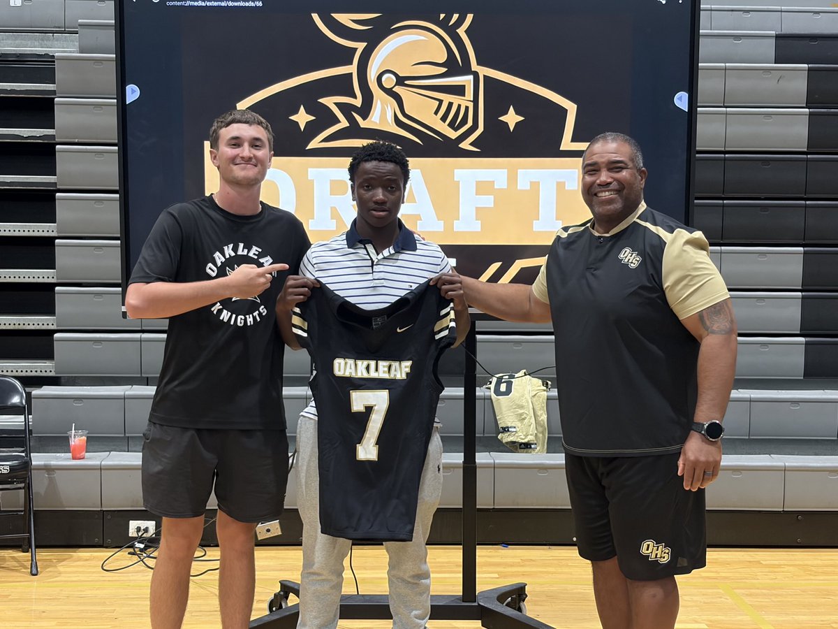 OHSKnightsFB's tweet photo. DUNGEON FAMILY: Round 7, the last round of the Draft brings about a bit of drama. The Black Team traded up to draft QB and Athlete Gator Williams and The Gold Team drafts Tackle Trent Glover.
GO KNIGHTS/ FIGHT ON!!! https://t.co/bkRxAqPTOC
