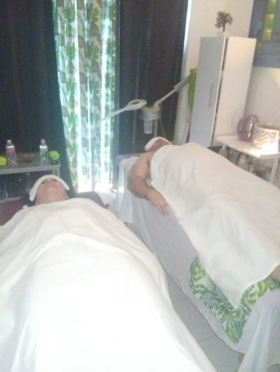 spa_maya's tweet photo. **PAQUETE AMOR – CABINA MAYA MÉRIDA** 💖momento único de bienestar y romanticismo**
💆   2.Masaje anti estres
🧖 2.Facial de limpieza profunda
📲 **Citas por WhatsApp*
999 225 2135
🌿 Sorprende a tu pareja con **una experiencia que recordarán para siempre**. https://t.co/7Lx9Tbb0jI