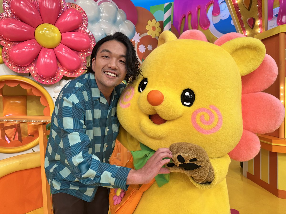 hirunandes_4ntv's tweet photo. 今日のゲストは
見取り図の盛山晋太郎ナンデス🗾🏠

久々に会えて
嬉しくてハート作ったンデス🫶

#ヒルナンデス
#見取り図
#盛山晋太郎 https://t.co/66ZNjr0N11