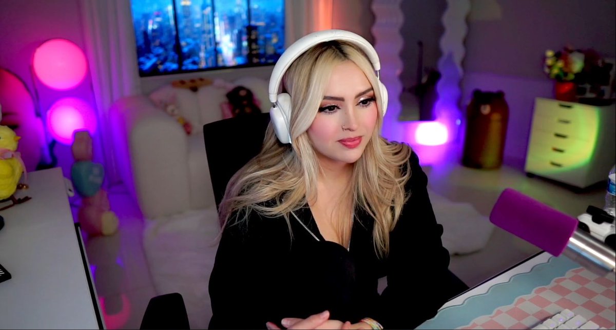 micadeari's tweet photo. ༘ ₊˚ʚ・@arigameplays ✨ 𓈒ིུ   
muchas gracias por el stream de hoy, amé este ratito que estuviste con los papures charlando y jugando un mini bingo juju, ten linda noche y descansa; tqm abi bonita nos vemoos! 💓 https://t.co/PeZX9G7RoG
