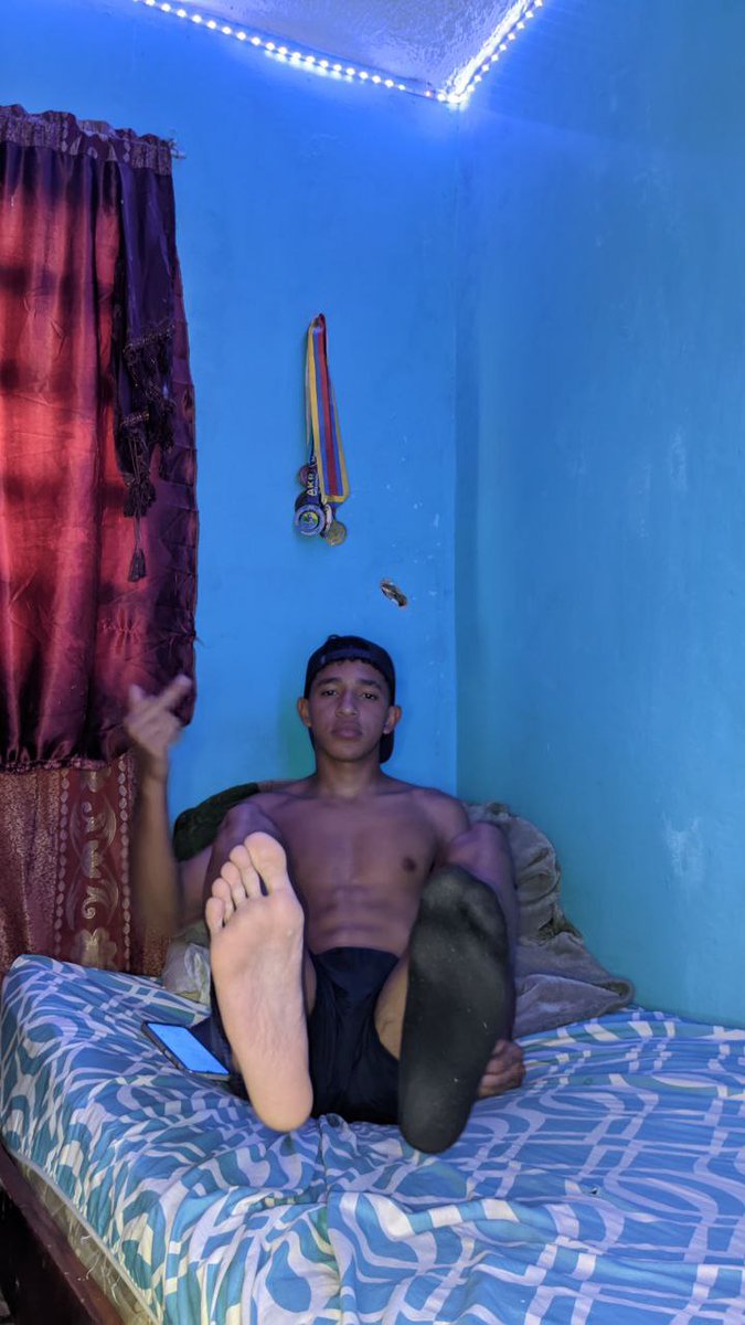 YavicM's tweet photo. You worthless piece of shit, you're going to get stepped on by my stockings.🙄😂

#cashmaster #feet #slave https://t.co/0nZCOj7eMu