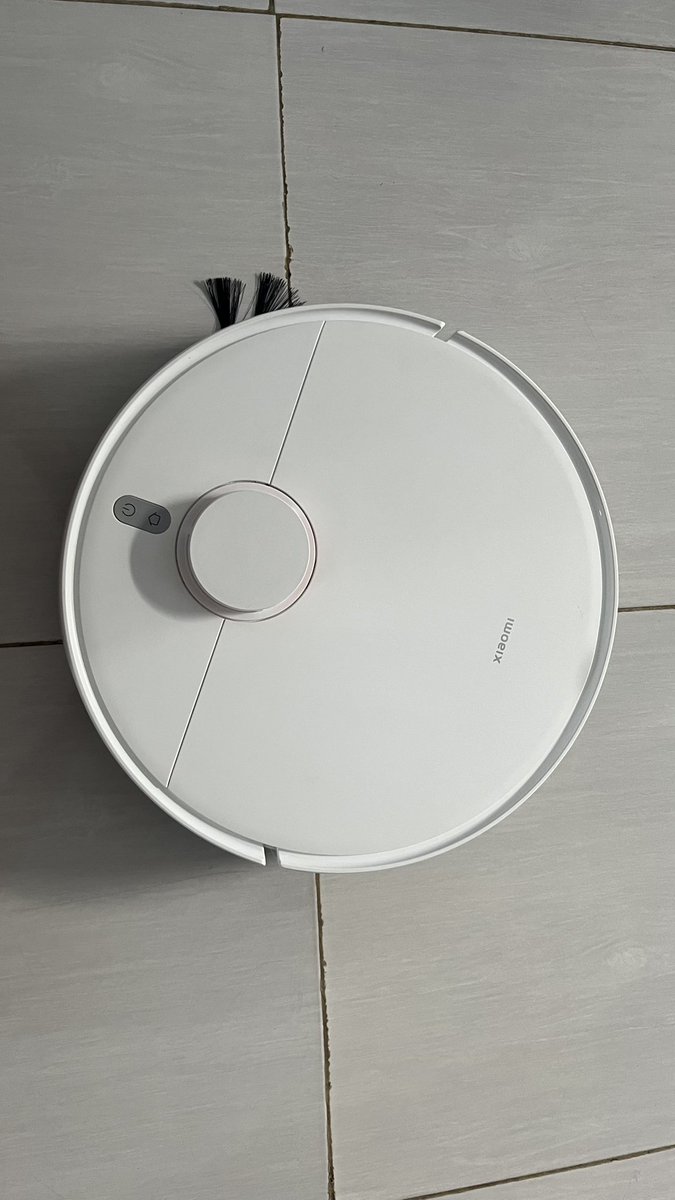 agungsetyop_'s tweet photo. @txtdarionlshop [WTS] Xiaomi Robot Vacuum H40 Bekas Pribadi! 🤖✨
✅ Fungsi 100% normal &amp; bersih
✅ Baterai awet (80-100m²)
✅ Fullset: Dus, Dock, Pel, Sikat
✅ Fisik mulus 95%
💰 Rp2.750.000 (Nego)
📍 COD Banyuwangi/Jember/Pasuruan
📦 Rekber
📞 Hub: 081937126600
Solusi lantai bersih tanpa repot https://t.co/zjpyD3h23O