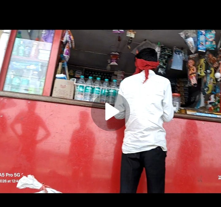 VEER_MISHRA_'s tweet photo. Hlw dare @RailwaySeva ye janakpur road  station hai aap apni aankhe fad kar dekhiye rail neer kaha hai or yr @spjdivn me aata hai 

Maine isse pehle bhi complain kiya tha lekin koi fyda nhi hua 
Isko jald se jald sudhar kre 
@rpfecrspj @spjdivn @RailwaySeva @rpfecr https://t.co/6ra8Mlg1Mt