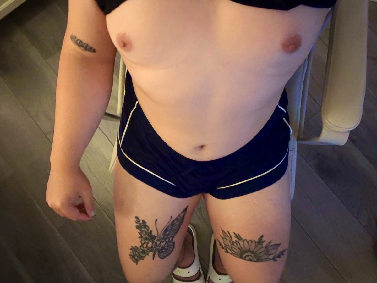 joeythehapa's tweet photo. come sit 😍 https://t.co/zA99NnGZR2