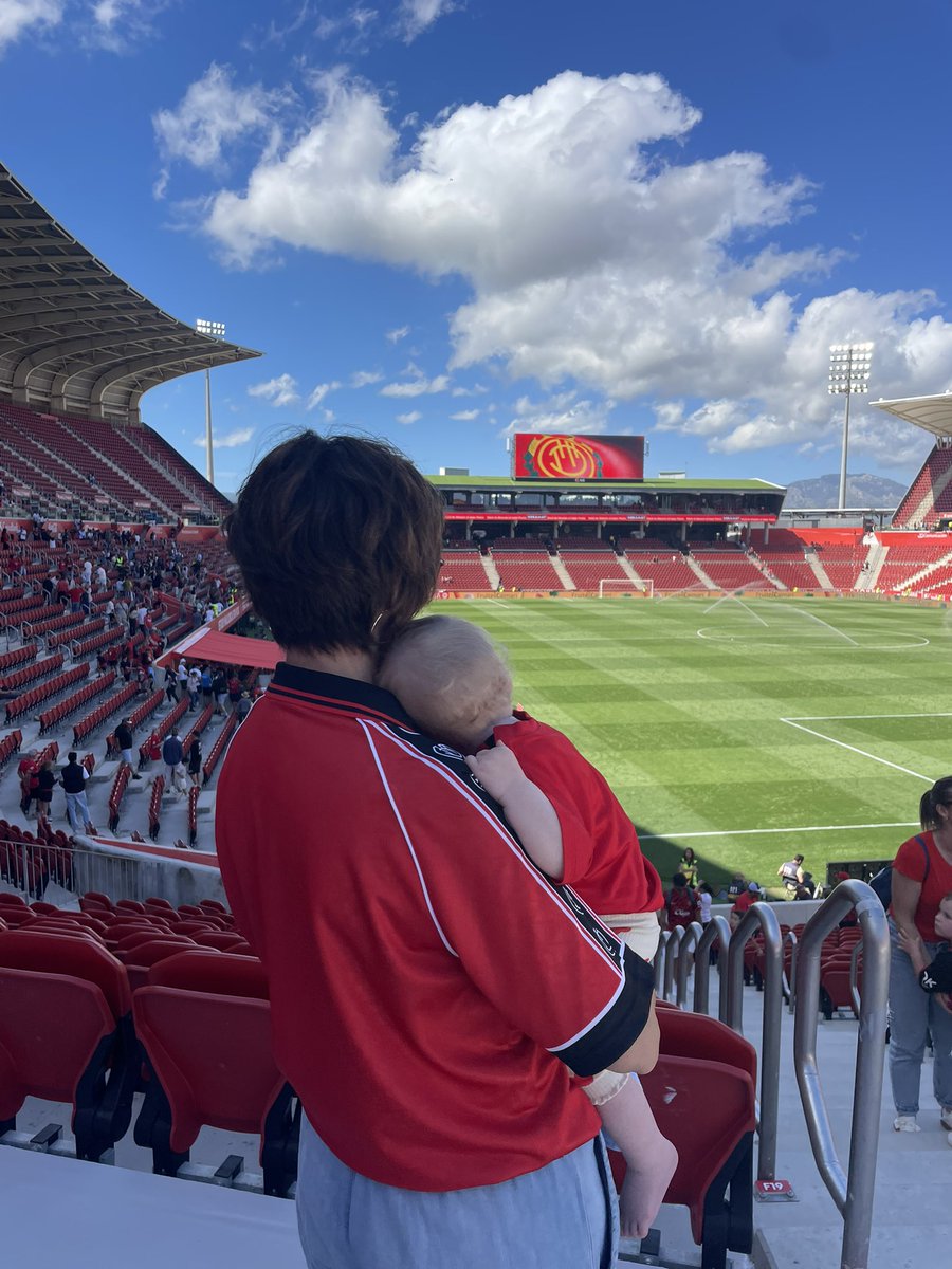 Karolpv71's tweet photo. Sofriràs més que gaudiràs però res millor que fer-ho envoltada de la gent que t'estimes !
#Aresquemai #orgullbarralet❤️🖤❤️
Un sentiment https://t.co/MNxwsAU4gw