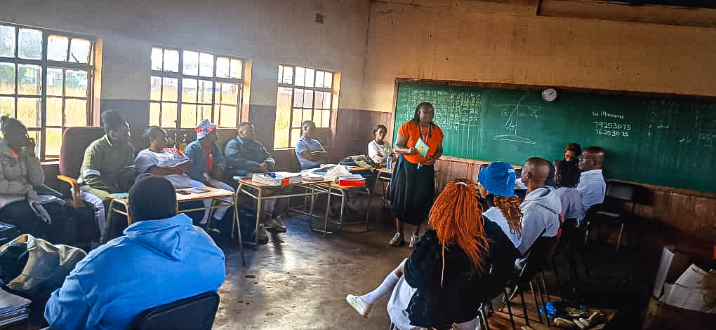 phumelela_sd's tweet photo. First two weeks of May. Four schools. Four communities.
We showed up to talk about mental health, trauma, and GBV — with students AND their teachers.
Here's the recap. 🧵💚
#SafeSchools #MedeaEV https://t.co/plBsyIkLIj