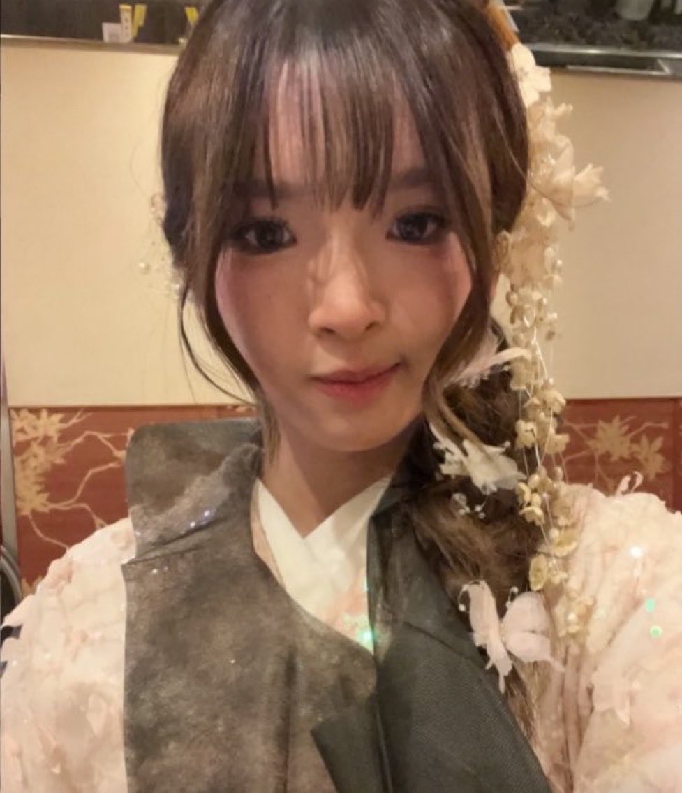 yoko tweet media