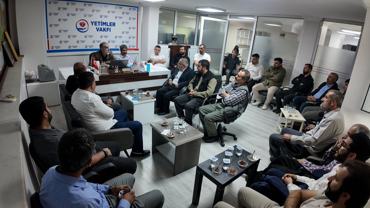 YetimlerVakfim's tweet photo. Yetimler Vakfı olarak 2026 #Kurban organizasyonumuz için temsilcilerimizle istişare toplantısı gerçekleştirdik.

Genel Başkanımız Fikri Karavil’in de katıldığı toplantıda saha çalışmaları ve yardım süreçleri değerlendirildi. https://t.co/FLYRT1Q3gC
