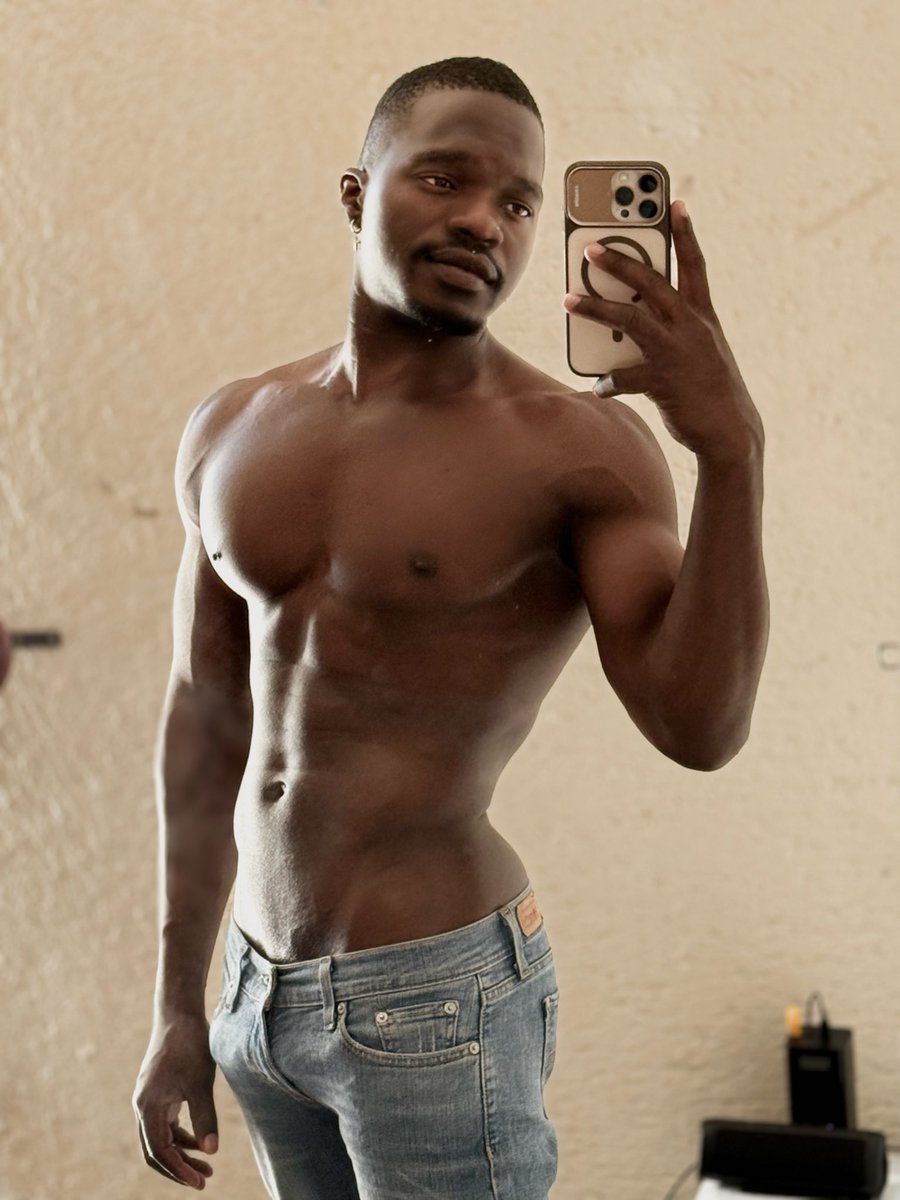 Nicholas The Model tweet media