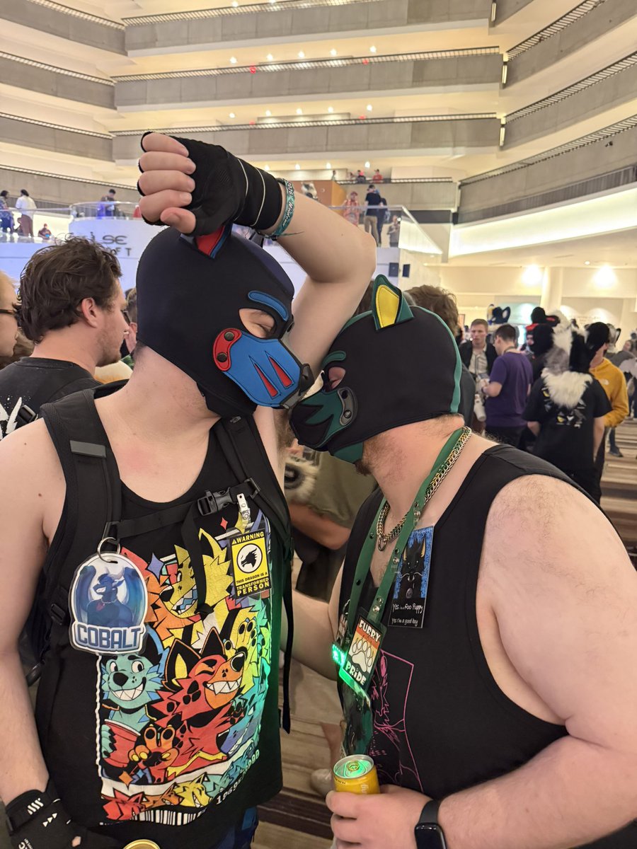 ForteFoo's tweet photo. I could smell @Cobalt_Derg from a hotel away, and you know I had to hunt him down to get me a huff at FWA. Woooof~ https://t.co/H6TN5xXoiy