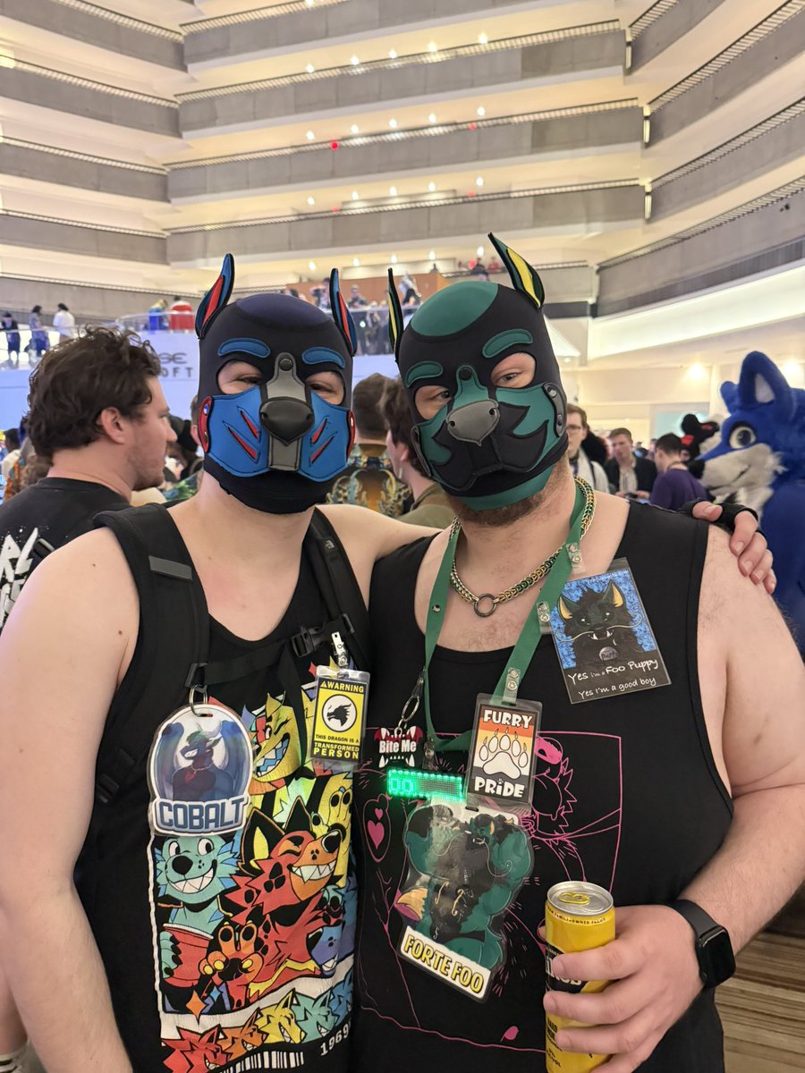 ForteFoo's tweet photo. I could smell @Cobalt_Derg from a hotel away, and you know I had to hunt him down to get me a huff at FWA. Woooof~ https://t.co/H6TN5xXoiy